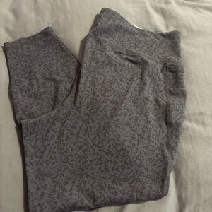 Lane Bryant LIVI High-Rise Soft 7/8 Legging With Pockets size 26/28 NWT